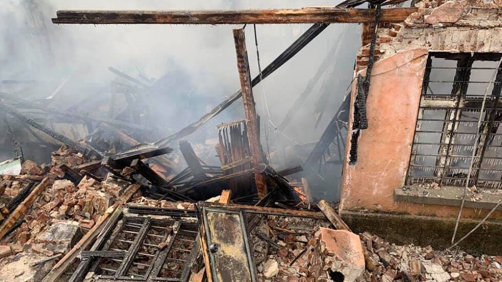 Изгоря читалището в родопското село Скребатно (СНИМКИ)