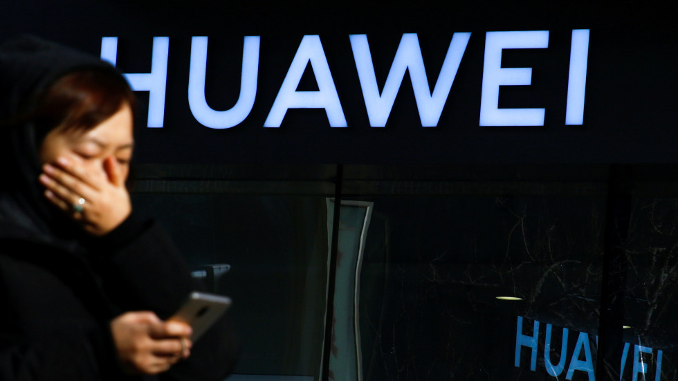 Заради подозрения в шпионаж: Арестуваха служители на Huawei в полския клон на компанията