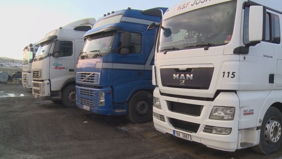 Нови правила на Острова: Шофьорите на камиони трябва да си правят тестове срещу COVID-19