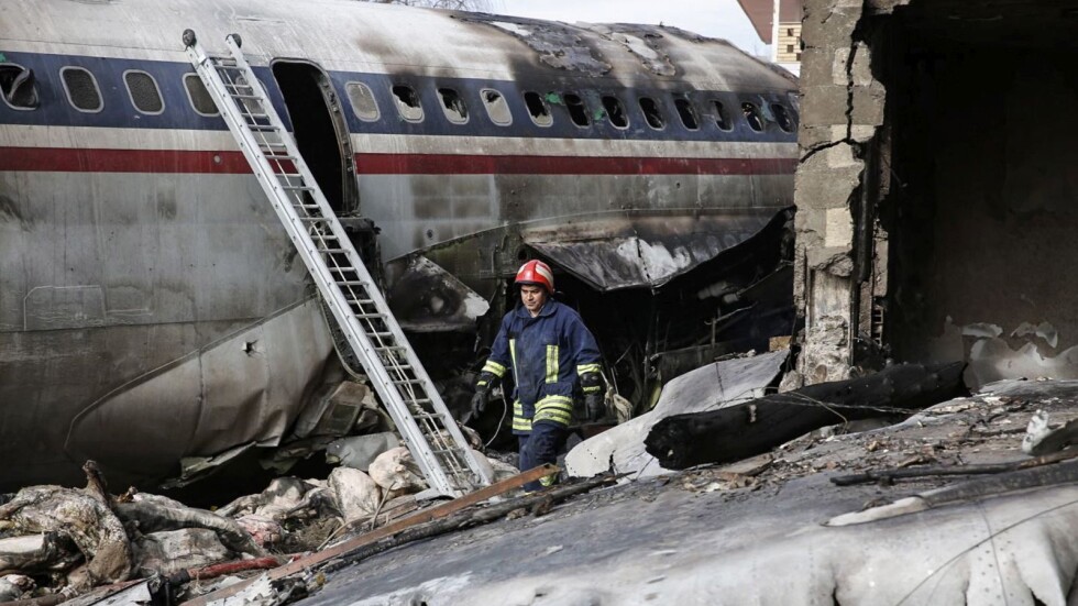  След злополуката: Китайската компания приземява 223 самолета 