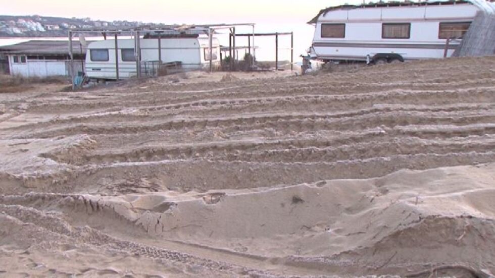 Повдигнаха обвинения на двама за унищожените дюни до „Смокиня”