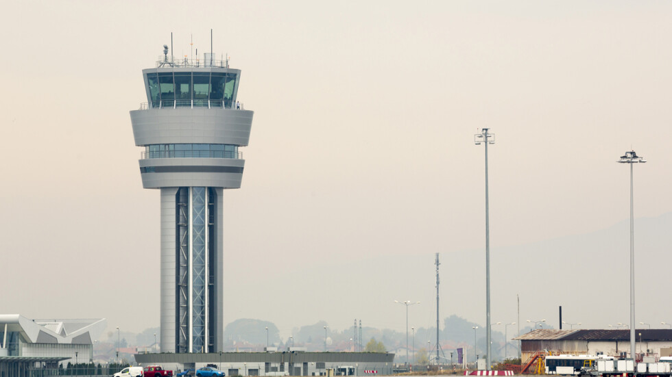 Разхлабване на мерките: Възстановиха полетите между Дортмунд и София