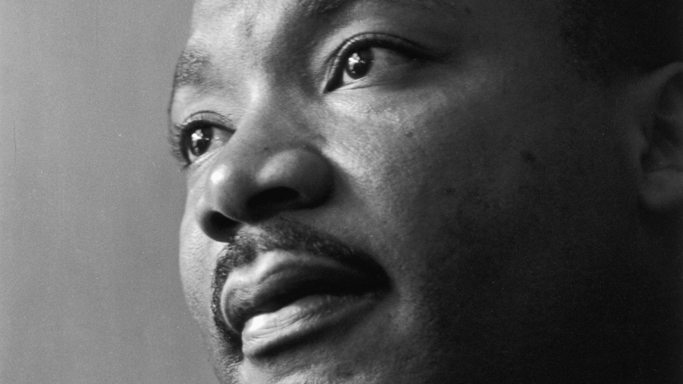 Мартин Лутър Кинг ~ Омразата парализира живота; любовта го изцелява. Омразата помрачава живота; любовта го озарява