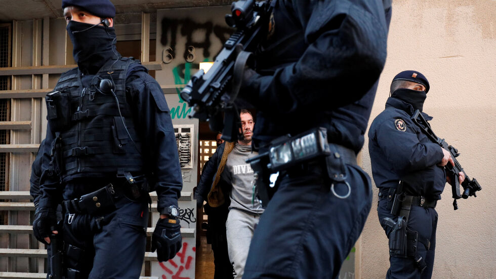 14 души са задържани в Барселона по подозрение, че са готвили атентат 