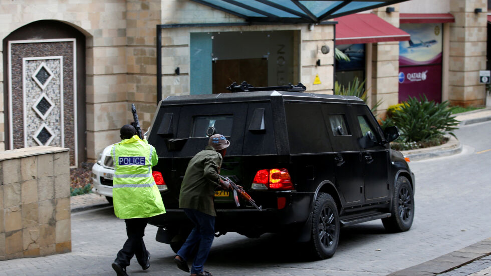 Взривове и престрелка в луксозен район на Найроби