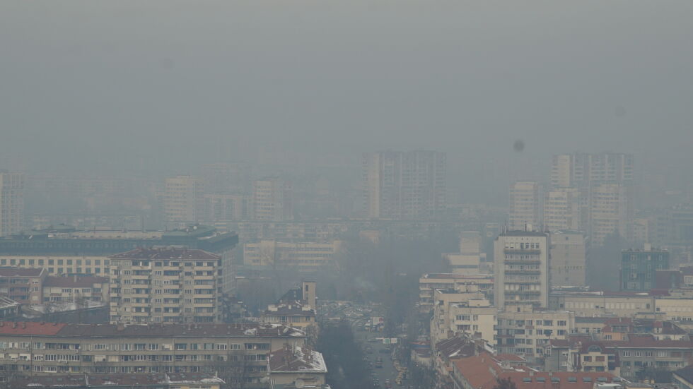 Замърсяване до 3 пъти над нормата на места в София