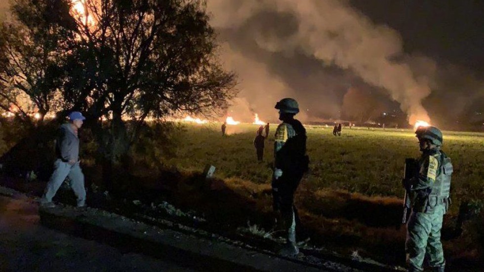Най-малко 20 са жертвите на експлозия на нефтопровод в Мексико (СНИМКИ И ВИДЕО)