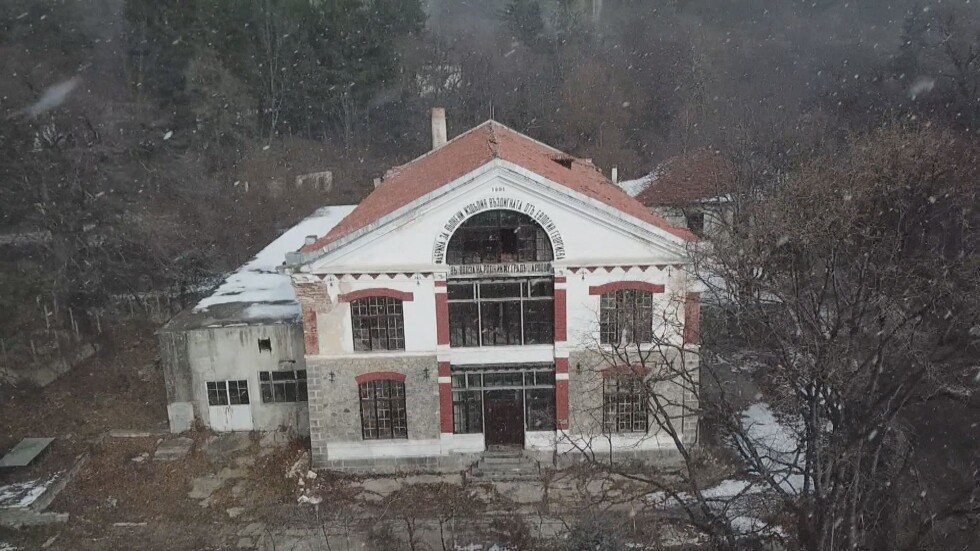 Предвиждат ремонт на текстилната фабрика в Карлово