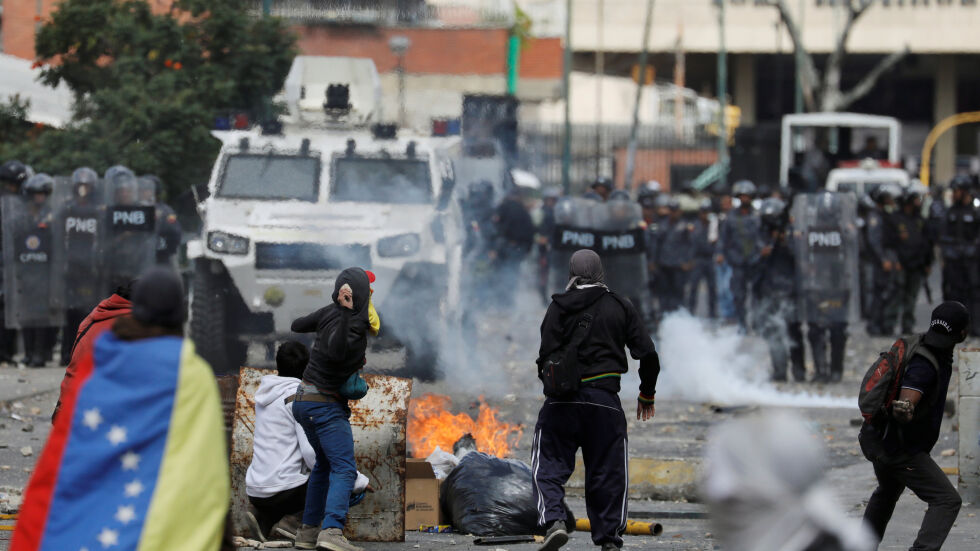 Венецуела е на ръба на гражданска война
