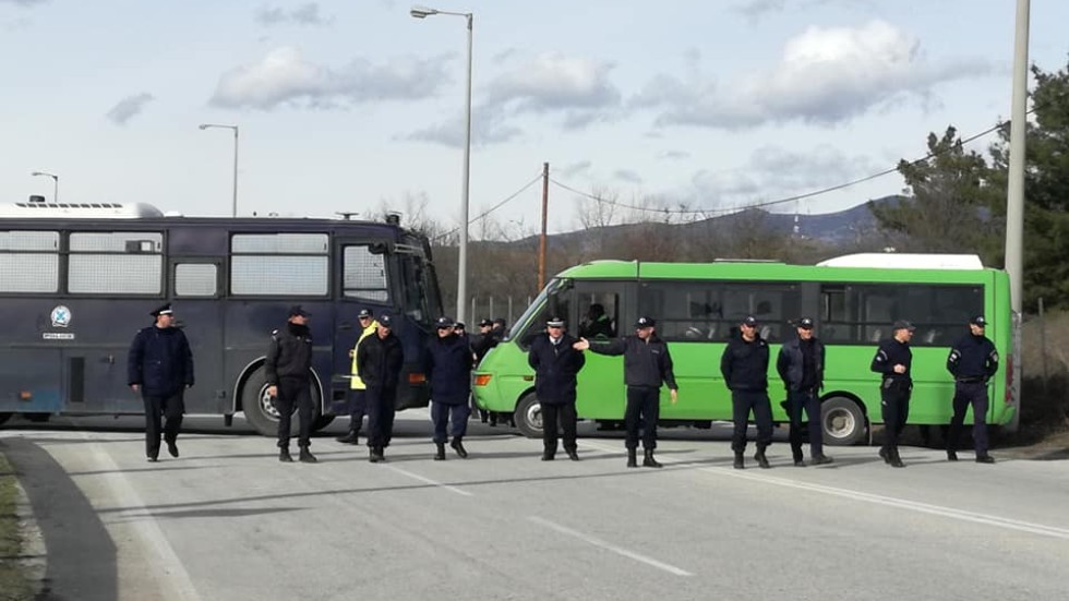 Гръцката полиция прегради пътя към ГКПП „Кулата” (СНИМКИ)