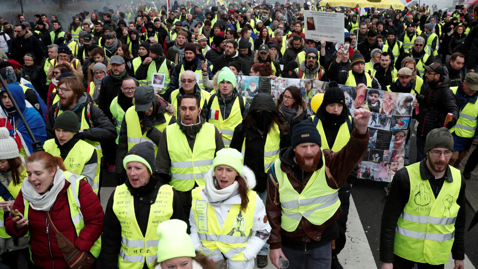 За 11-и пореден уикенд „жълтите жилетки” излязоха на протест (ВИДЕО)