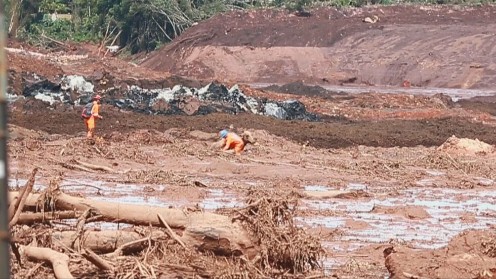 Расте броят на жертвите на срутване в мина в Бразилия