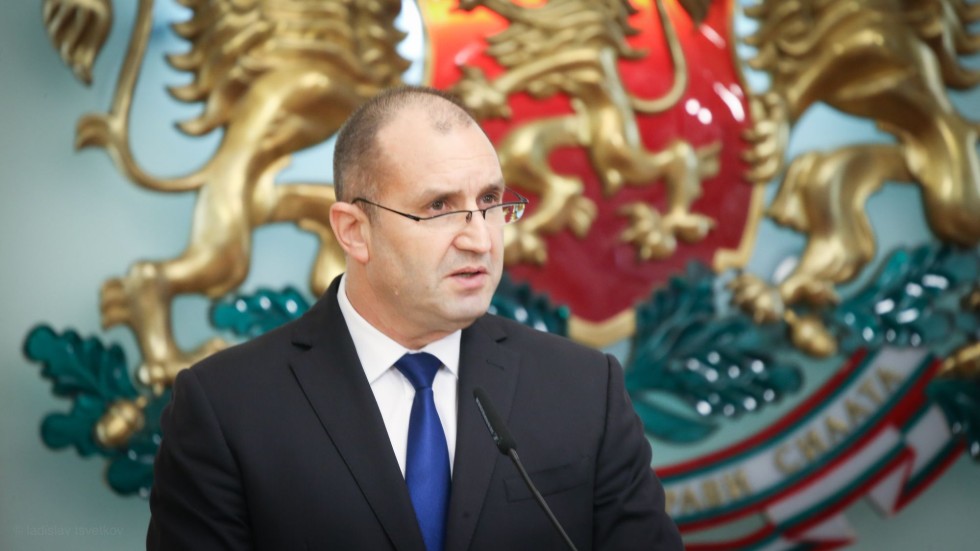 Остри критики към управляващите от президента Румен Радев (ОБЗОР)