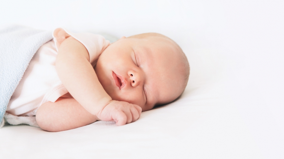 Бебето да се къпе 12 часа след раждането – какви са ползите за майката и новороденото