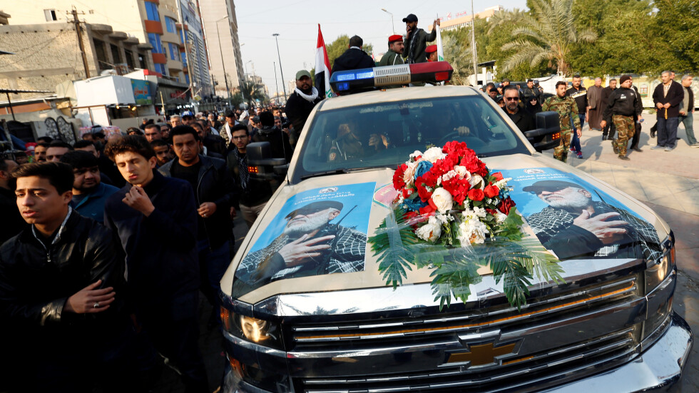 Хиляди изпратиха Касем Сулеймани, скандираха „Смърт на Америка” (ВИДЕО)
