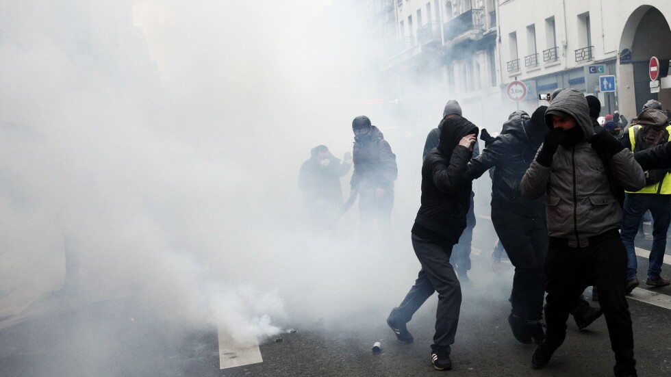 Франция е парализирана от поредна генерална стачка