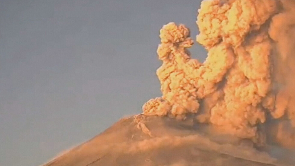 Вулканът Попокатепетъл отново изригна (ВИДЕО)