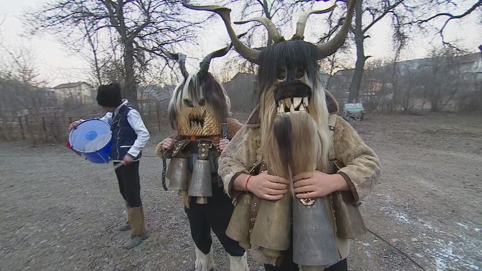 Пернишки села се готвят за кукерския фестивал