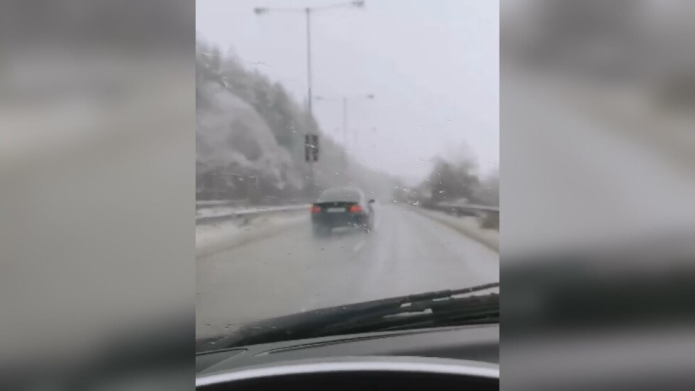 Тежък трафик в страната заради снега (ОБЗОР)