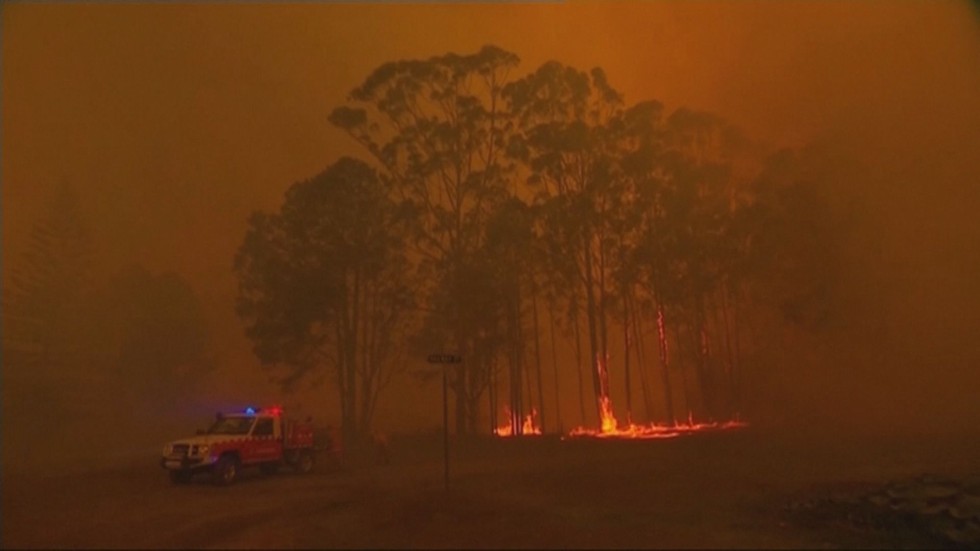 Пожарите в Австралия - напът да предизвикат политическа криза 