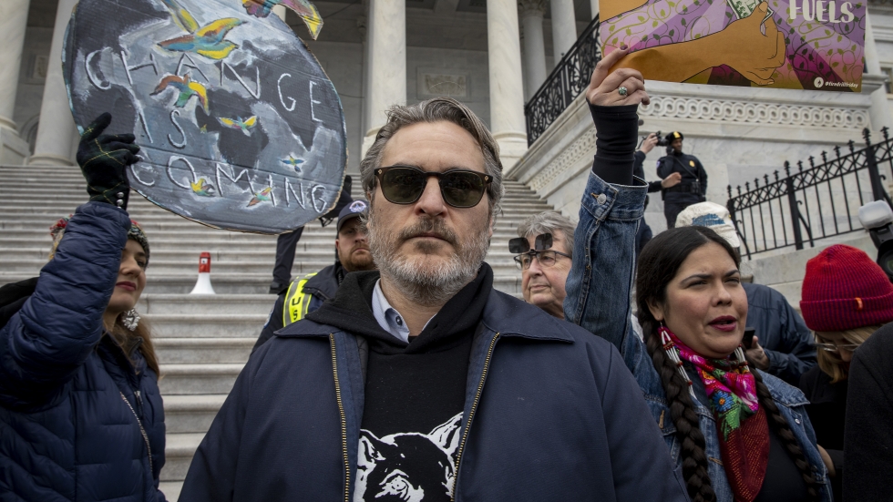 Арестуваха Хоакин Финикс на екологичен протест