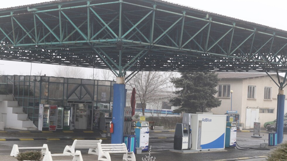 Маскирани обраха оборота на бензиностанция в София 