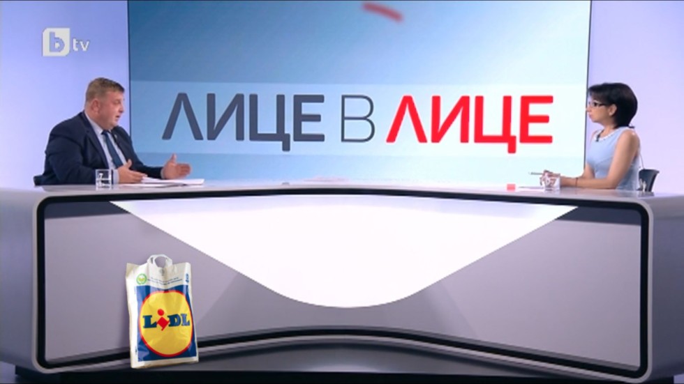 Каракачанов помоли интернет да спре с колажите с "онази торбичка" и интернет му отговори (СНИМКИ)