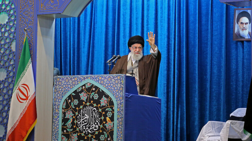 Али Хаменей защити въоръжени сили на Иран за свалянето на украинския самолет