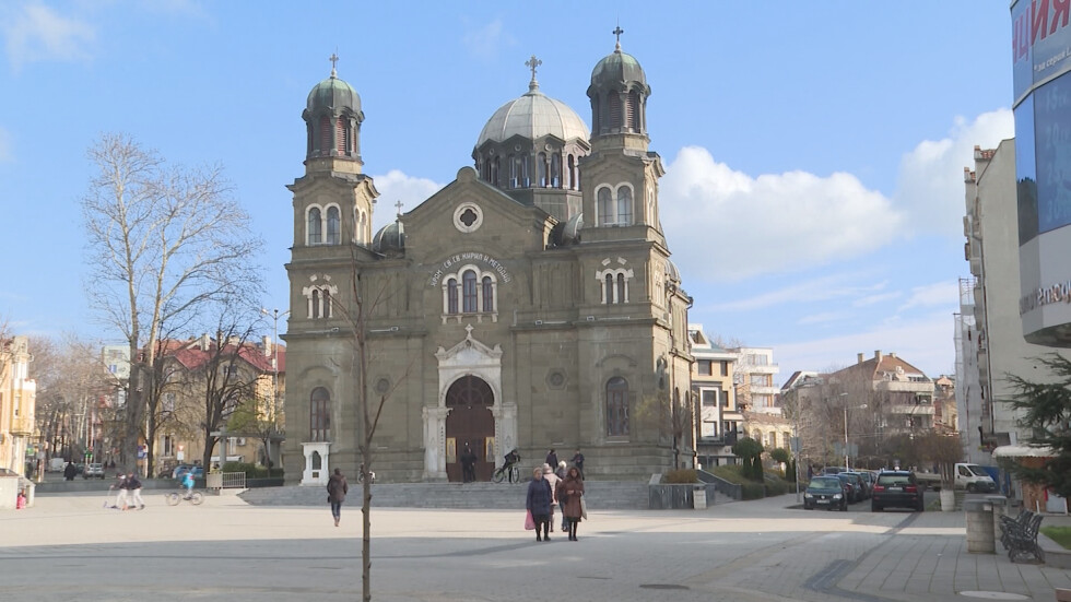 Най-старата църква в Бургас се руши
