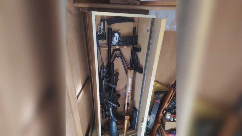 Откриха оръжия и боеприпаси в дома на мъжа, който се самоуби в сградата на ДАНС