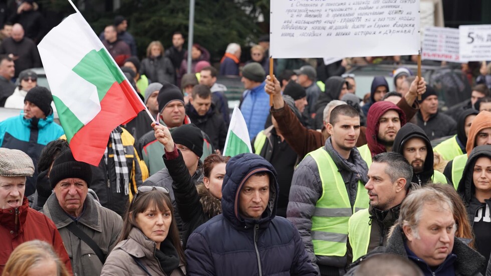 Напрежение в центъра на София: Ресторантьори блокираха движението за часове