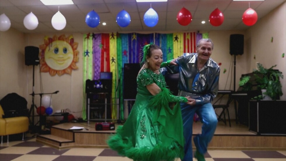 От любов към танца: Двойка състезатели над 80-те продължават да са на дансинга