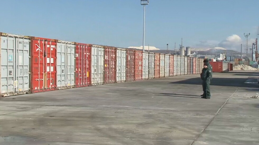 Още отпадъци: Нови 102 контейнера с боклук от Италия на пристанище Варна-Запад 