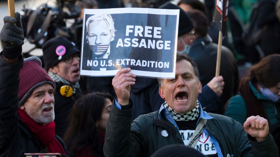 Лондонски съд отказа да пусне Джулиан Асандж под гаранция