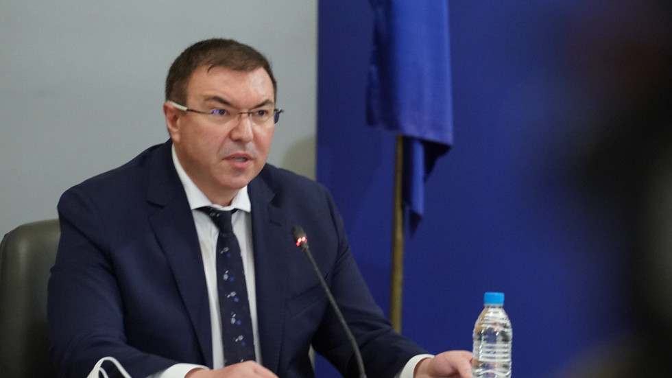 Костадин Ангелов: Чакаме 4,5 млн. дози от ваксината на „Астра Зенека“