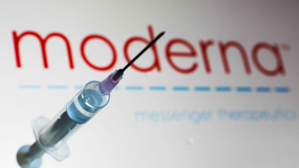 Очакваме 2400 дози от ваксината на "Модерна" утре