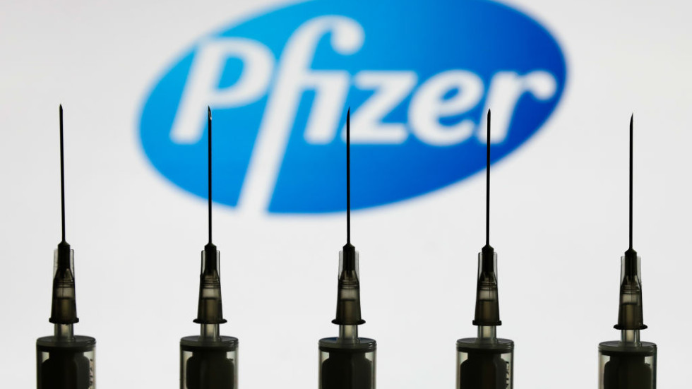 Допълнително проучване: Ваксината на „Пфайзер“ вероятно пази и от новия щам на вируса