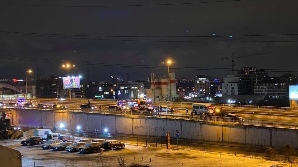 Двама души са в болница след верижна катастрофа на Софийския околовръстен път