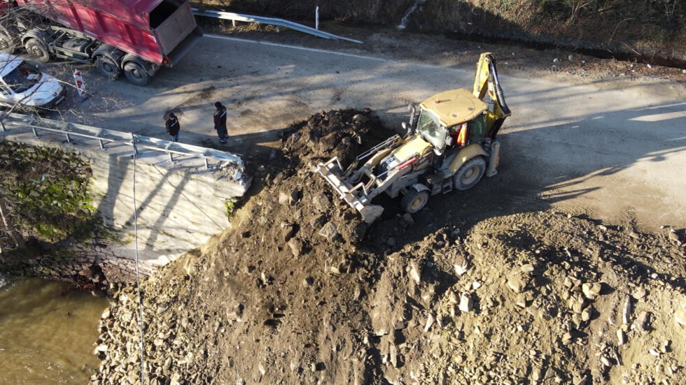 Започна временно укрепване на участъка по пътя Банско - Гоце Делчев