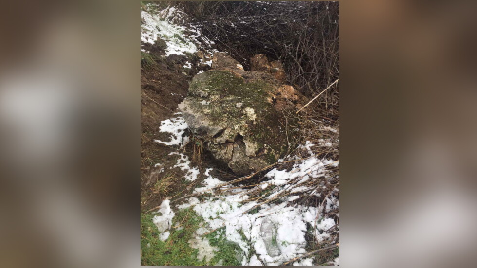 4-тонна скала се е свлякла до къщи в Пловдивско