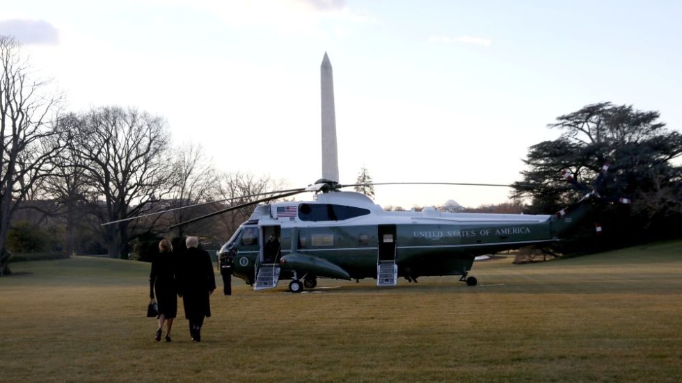 Чао, чао: Доналд и Мелания Тръмп напуснаха Белия дом (СНИМКИ)