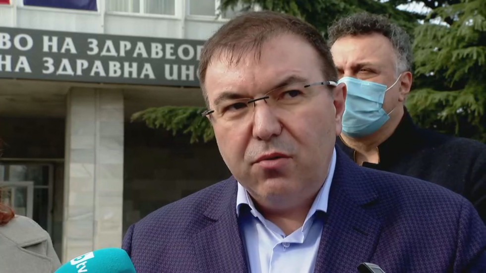 Ангелов: Не се налага промяна в мерките заради новия вариант на вируса