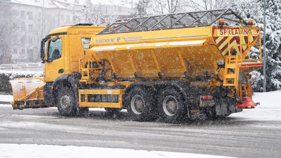 168 снегопочистващи машини са на терен в София