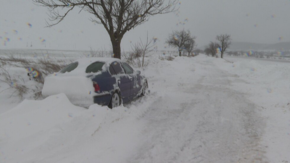 Ледено бедствие: Източна България беше скована от сняг (ОБЗОР)