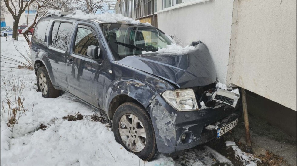 Мъжът, забил колата си в блок в София, е карал с 2,51 промила 