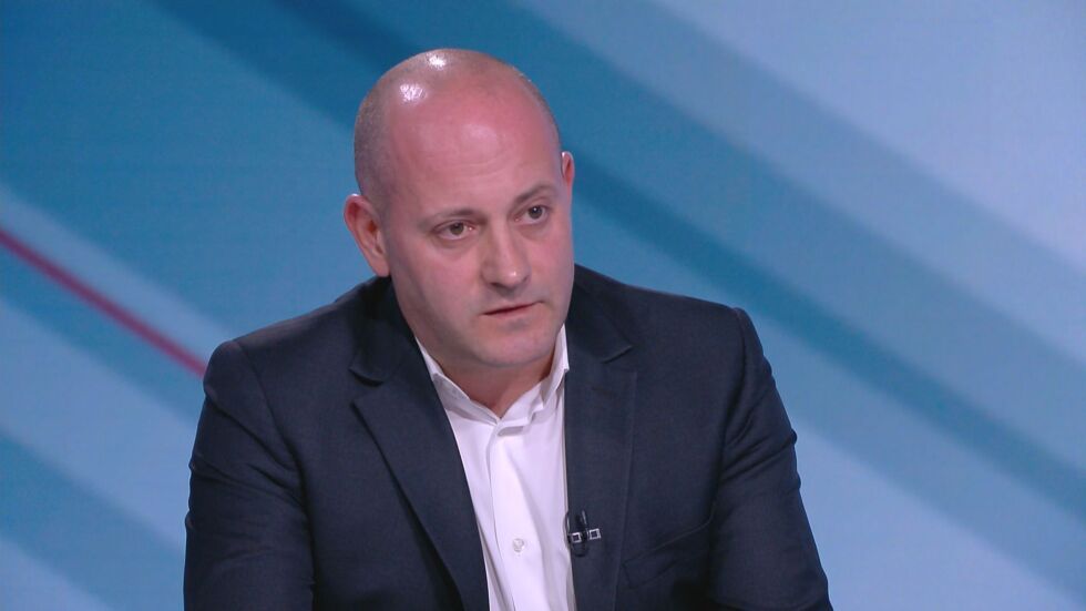 Радан Кънев: В цялата администрация има твърде много политически назначения