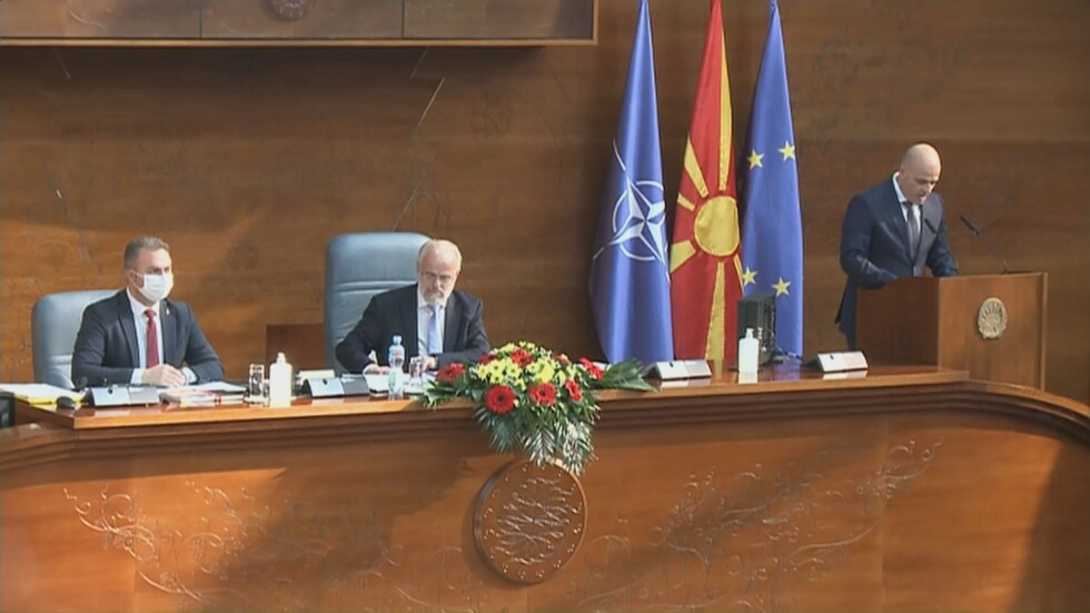 В очакване на правителство: Македонският парламент заседава втори ден за избора на премиер