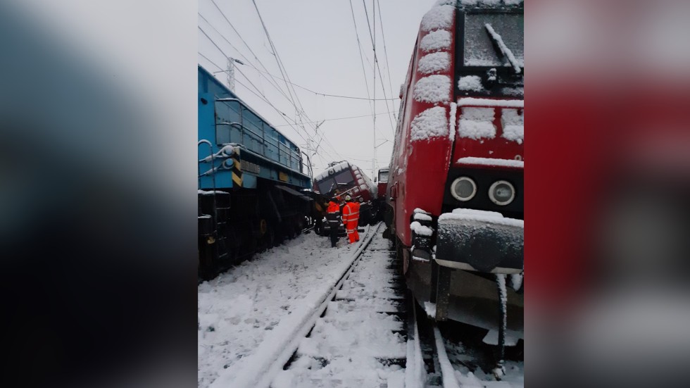Два товарни влака се удариха на гара „Илиянци“