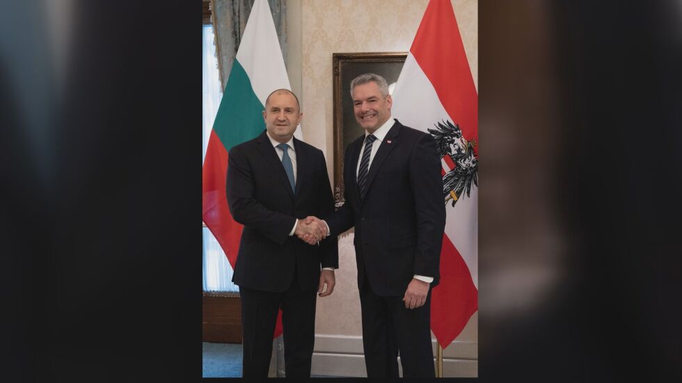Канцлерът на Австрия към Радев: България трябва да получи повече пари от ЕС за граничната ограда 