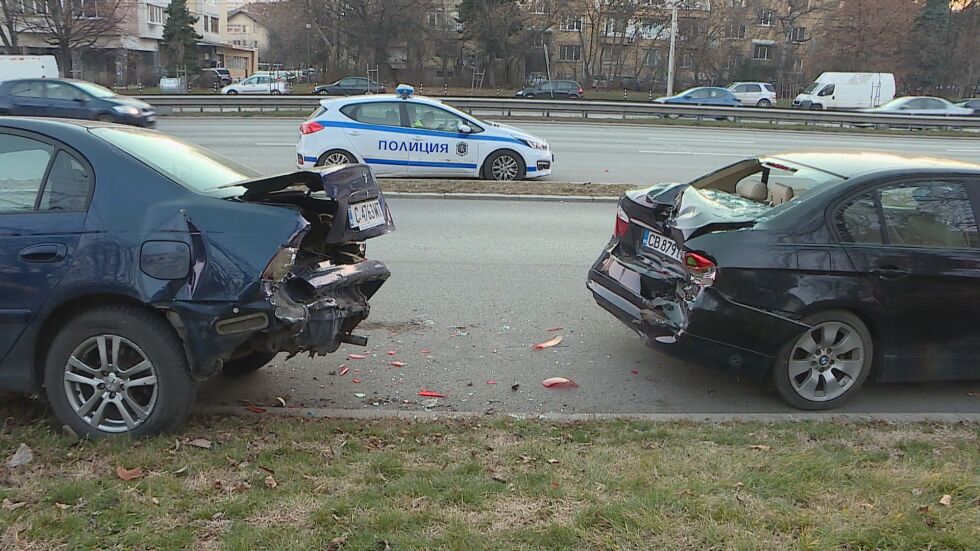 Все още не е ясно кой е полицаят, ударил няколко коли в София